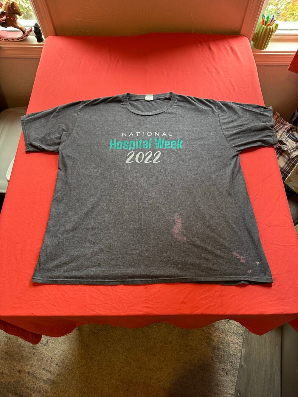 Port & Company National Hospital Week 2022 Graphic T-Shirt 2XL Gray Flawed